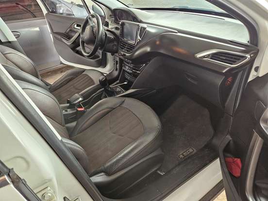 PEUGEOT-2008-2016