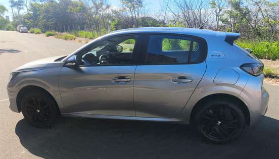 PEUGEOT-208-2023