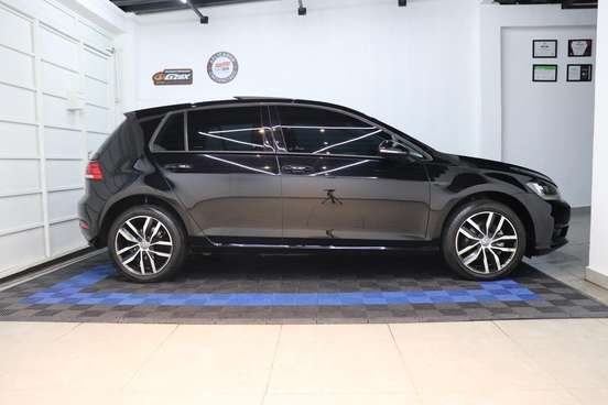 VOLKSWAGEN-GOLF-2018