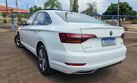 VOLKSWAGEN-JETTA-2019