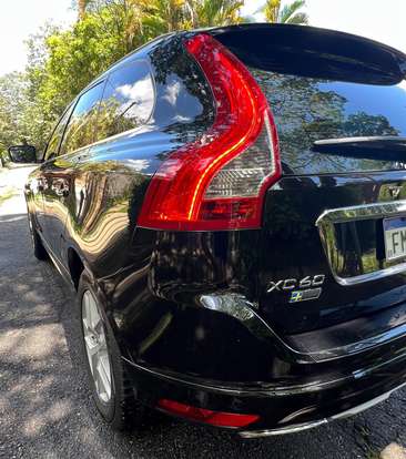 VOLVO-XC60-2017