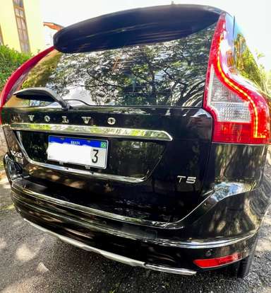 VOLVO-XC60-2017