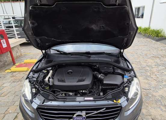 VOLVO-XC60-2.0 T5 R DESIGN TURBO GASOLINA 4P AUTOMÁTICO VOLVO-XC60-2015