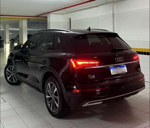 AUDI-Q5-2022