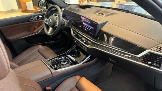 BMW-X7-2025