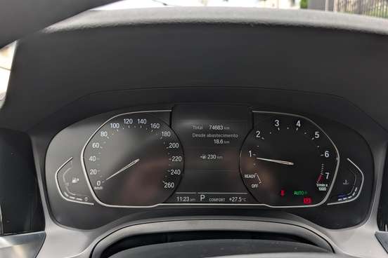 BMW-320i-2021