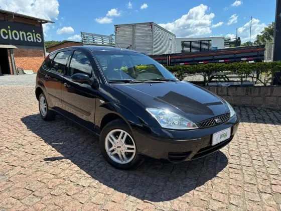 FORD FOCUS 1.6 GLX 8V FLEX 4P MANUAL FORD FOCUS 1.6 GLX 8V FLEX 4P MANUAL