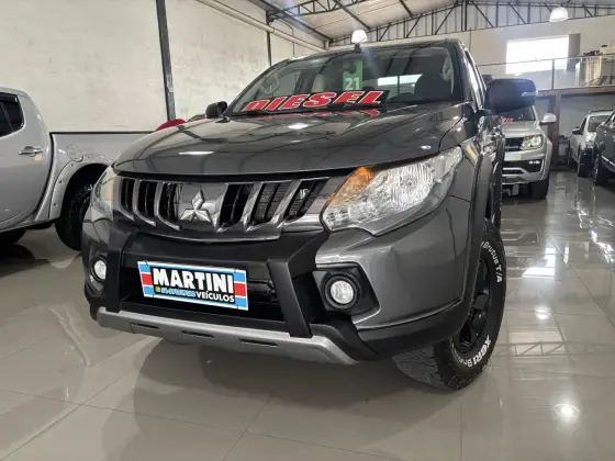 MITSUBISHI L200 TRITON 2.4 16V TURBO DIESEL OUTDOOR HPE CD 4X4 AUTOMÁTICO