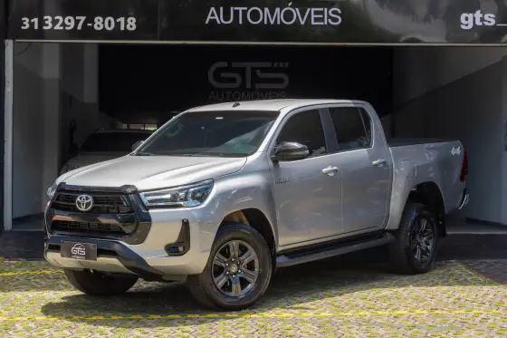 TOYOTA HILUX 2.8 D-4D TURBO DIESEL CD SR 4X4 AUTOMÁTICO TOYOTA HILUX 2.8 D-4D TURBO DIESEL CD SR 4X4 AUTOMÁTICO