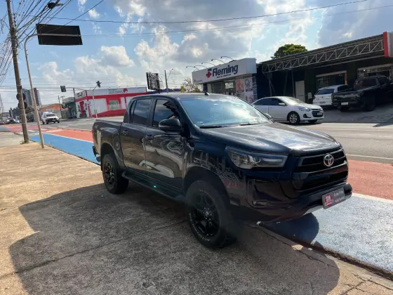 TOYOTA HILUX 2.8 D-4D TURBO DIESEL CD SRX 4X4 AUTOMÁTICO