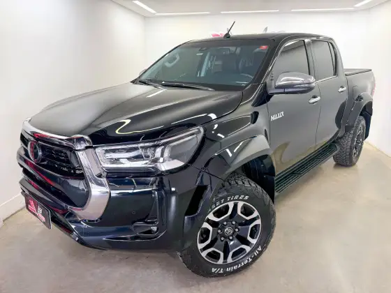 TOYOTA HILUX 2.8 D-4D TURBO DIESEL CD SRX PLUS 4X4 AUTOMÁTICO TOYOTA HILUX 2.8 D-4D TURBO DIESEL CD SRX PLUS 4X4 AUTOMÁTICO