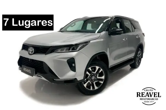 TOYOTA HILUX SW4 2.8 D-4D TURBO DIESEL DIAMOND 7L 4X4 AUTOMÁTICO