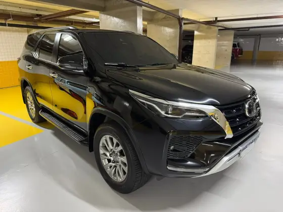 TOYOTA HILUX SW4 2.8 D-4D TURBO DIESEL SRX 7L 4X4 AUTOMÁTICO