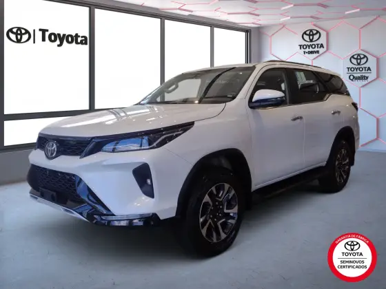 TOYOTA HILUX SW4 2.8 D-4D TURBO DIESEL SRX PLATINUM 7L 4X4 AUTOMÁTICO