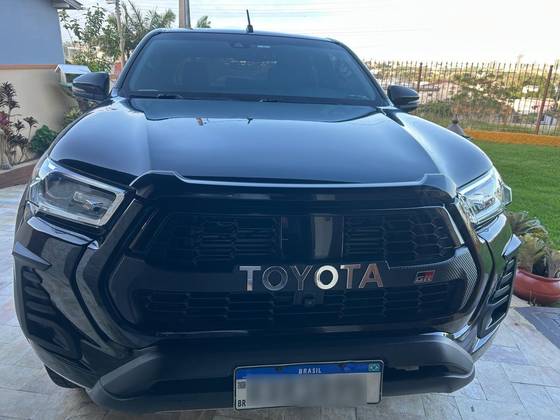 TOYOTA HILUX 2.8 D-4D TURBO DIESEL CD GR-S 4X4 AUTOMÁTICO