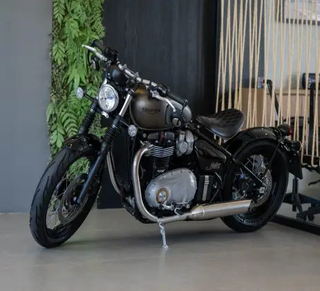 TRIUMPH BONNEVILLE BOBBER 1200 