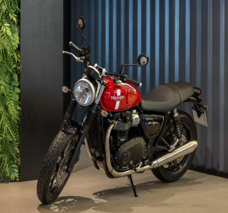 TRIUMPH STREET TWIN 
