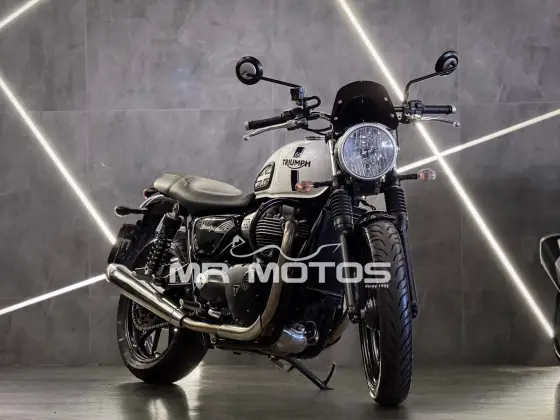 TRIUMPH STREET TWIN 