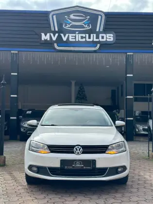VOLKSWAGEN JETTA 2.0 TSI HIGHLINE 211CV GASOLINA 4P TIPTRONIC VOLKSWAGEN JETTA 2.0 TSI HIGHLINE 211CV GASOLINA 4P TIPTRONIC