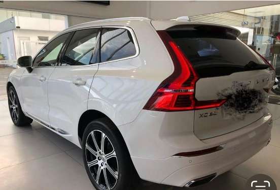 VOLVO-XC60-2018