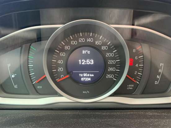 VOLVO-XC60-2015