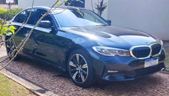BMW-320i-2022