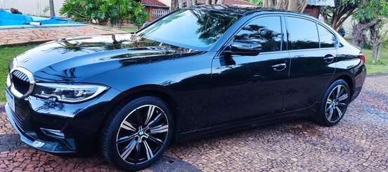 BMW-320i-2022