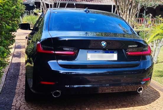 BMW-320i-2022