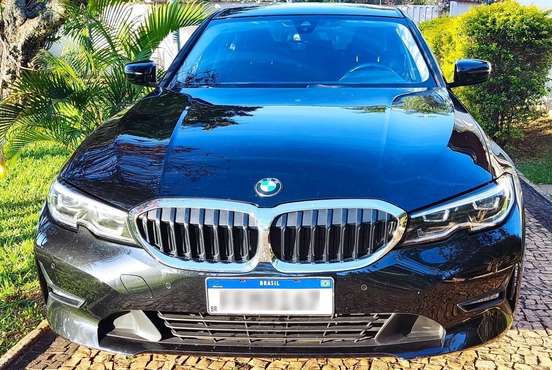 BMW-320i-2022