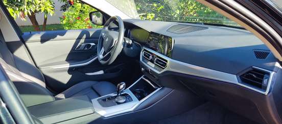 BMW-320i-2022
