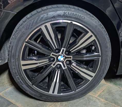 BMW-320i-2022