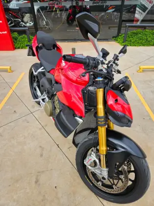 DUCATI STREETFIGHTER V4 S DUCATI STREETFIGHTER V4 S
