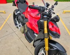 DUCATI STREETFIGHTER V4 S DUCATI STREETFIGHTER V4 S
