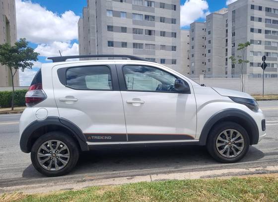 FIAT MOBI 1.0 EVO FLEX TREKKING MANUAL