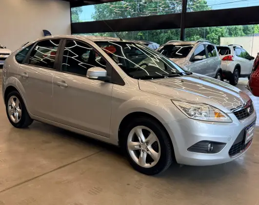 FORD FOCUS 1.6 GLX SEDAN 16V FLEX 4P MANUAL
