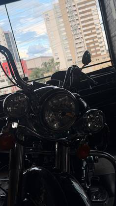 HARLEY-DAVIDSON ROAD KING CLASSIC 