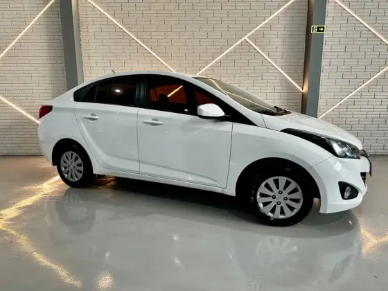 HYUNDAI HB20S 1.6 COMFORT PLUS 16V FLEX 4P AUTOMÁTICO
