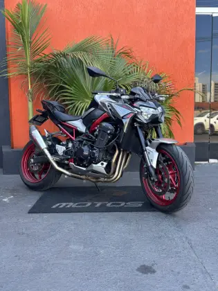 KAWASAKI Z900 
