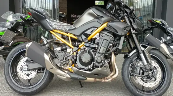 KAWASAKI Z900 