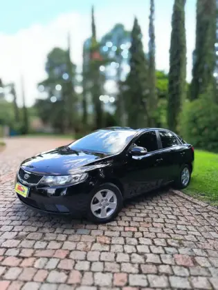 KIA CERATO 1.6 E.263 SEDAN 16V GASOLINA 4P MANUAL