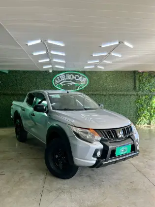 MITSUBISHI L200 TRITON 2.4 16V TURBO DIESEL OUTDOOR GLS CD 4X4 AUTOMÁTICO MITSUBISHI L200 TRITON 2.4 16V TURBO DIESEL OUTDOOR GLS CD 4X4 AUTOMÁTICO