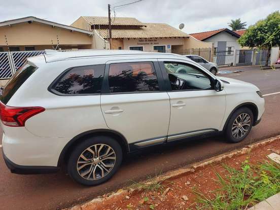 MITSUBISHI-OUTLANDER-2016