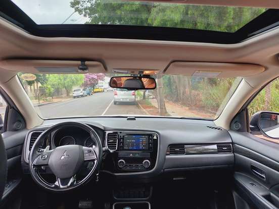 MITSUBISHI-OUTLANDER-2016