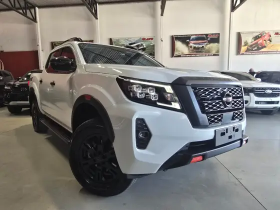 NISSAN FRONTIER 2.3 16V TURBO DIESEL PRO4X CD 4X4 AUTOMÁTICO