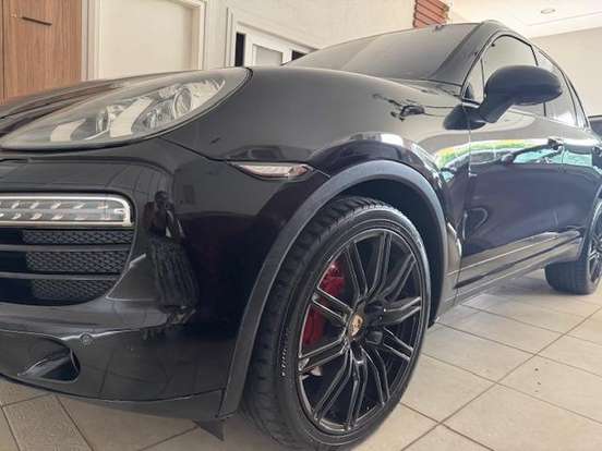 PORSCHE-CAYENNE-2011
