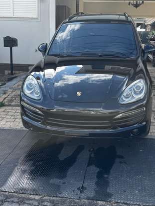 PORSCHE-CAYENNE-2011