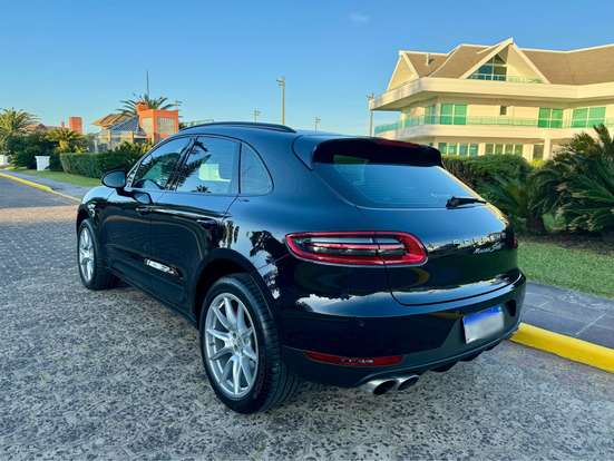 PORSCHE-MACAN-2016