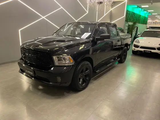 RAM CLASSIC 5.7 V8 GASOLINA LARAMIE NIGHT EDITION CD 4X4 AUTOMÁTICO