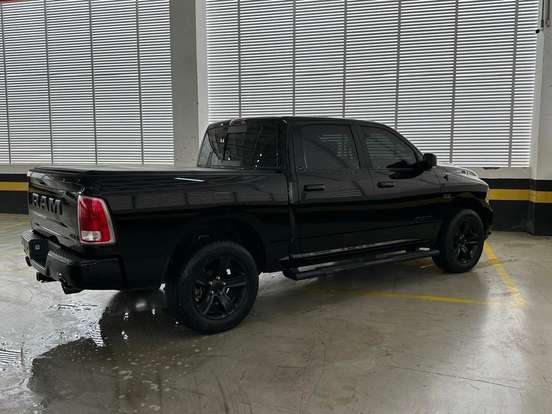 RAM-CLASSIC-5.7 V8 GASOLINA LARAMIE NIGHT EDITION CD 4X4 AUTOMÁTICO RAM-CLASSIC-2023
