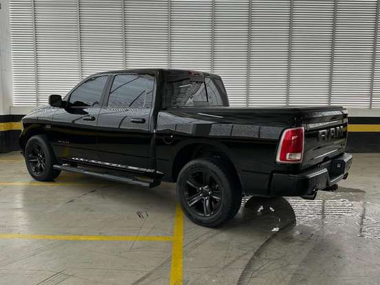 RAM-CLASSIC-5.7 V8 GASOLINA LARAMIE NIGHT EDITION CD 4X4 AUTOMÁTICO RAM-CLASSIC-2023